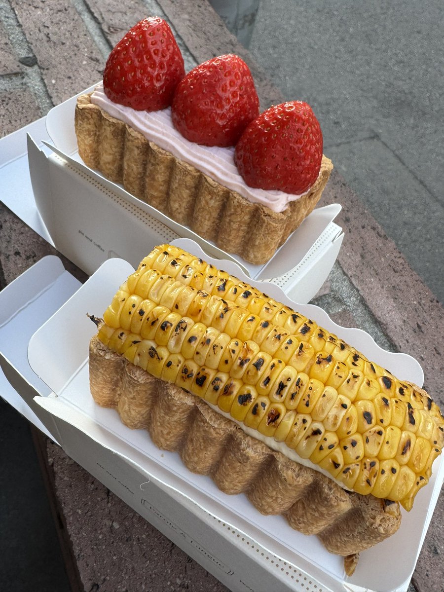 mynote_02's tweet image. 파롤앤랑그가 나한테는
호텔 디저트고 유럽황실 디저트고 장인이고 명품이고 예술이다

갠적으로 옥수수가 근본이라 생각하지만, 딸기 과즙이 미쳐서 이것도 추천💕

n년 전부터 가던 또간집인데, 여기만큼 감동적인 디저트 집 나한테는 아직 없음 
(연남 가면 꼭 가는 곳)