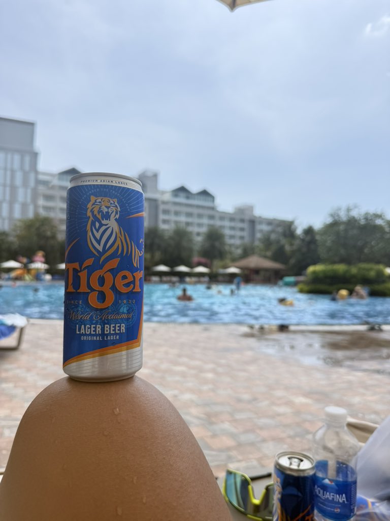 Atgahan's tweet photo. Dealing with an awful heat with this animal😎🏝️😬 https://t.co/5iQiLoFIzy