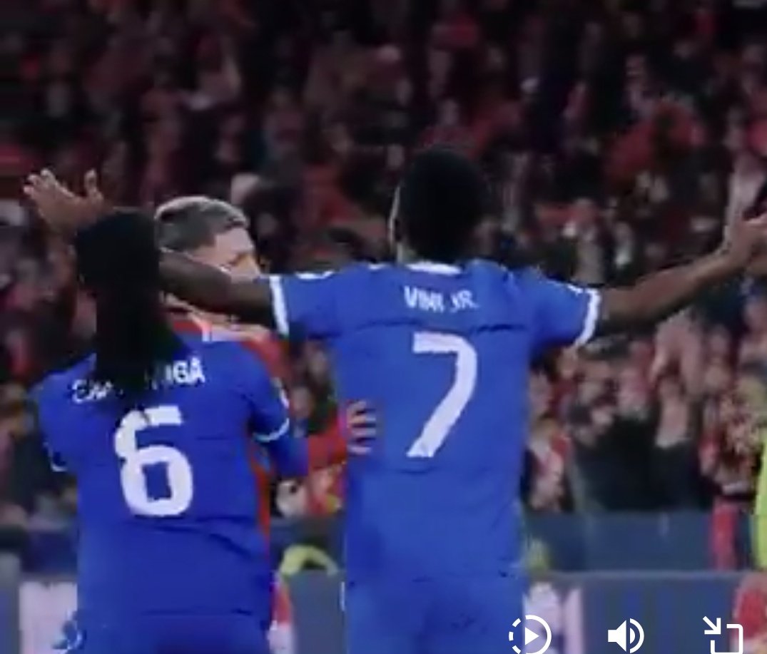 Lamentable el uso q está haciendo este personaje de una causa tan grave como el racismo.Y peor todavía es la actitud de todos los palmeros de su entorno q le ríen las gracias, creen sus mentiras y se lanzan al ataque contra todo. La lucha contra el racismo no merece este circo.