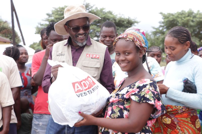 HumanaHPP's tweet image. ADPP Moçambique continues to distribute donations of second-hand clothes to families affected by flooding. Some were left without basic necessities. An example of how we are using #usedtextiles to support the fundamental human right.

Read more: lnkd.in/dusmeiWu