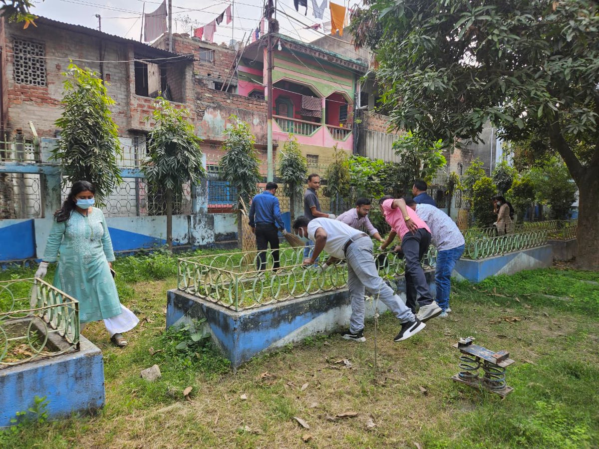 FciMalda's tweet photo. स्वच्छतापखवाड़ा 2026 के अंतर्गत आयोजित विभिन्न गतिविधियों के तहत भारतीय खाद्य निगम, मंडल कार्यालय मालदा के कर्मचारियों द्वारा चयनित पार्क में स्वच्छता अभियान चलाकर कचरा हटाने का सराहनीय कार्य किया गया।
#SpecialCleanlinessDrive
#SwacchtaPakhwada
#FCI
#FoodCorporationofIndia https://t.co/4ZFNIjBKCL