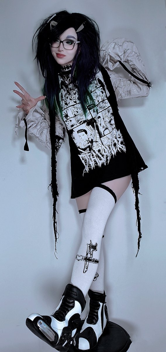 FiendishForm's tweet image. Ethically Sources Goth girl art! Drawn by a REAL goth! Chock full of AUTHENTIC GOTH FLAVOUR *manic laugh* no really, plz check out my art ✨🎃✨