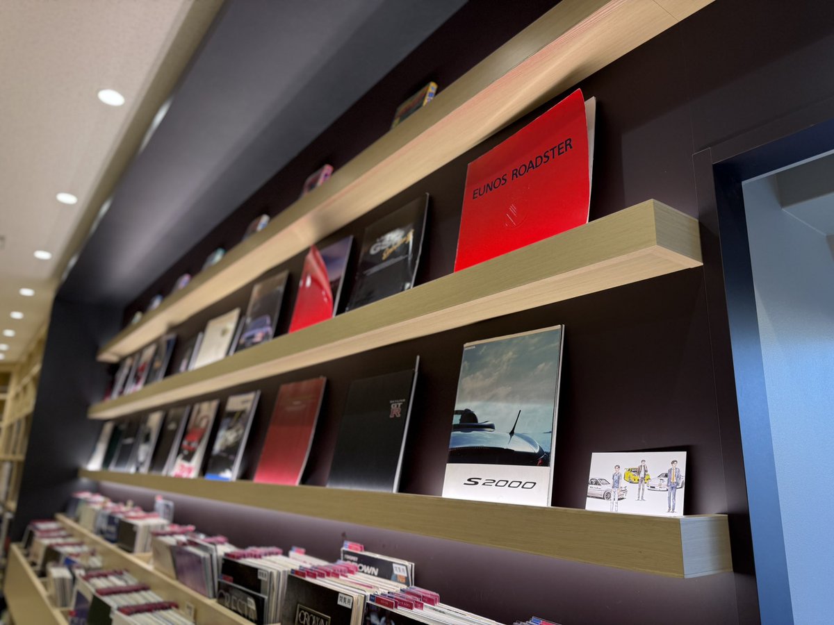 puff_cbblue's tweet image. トヨタ博物館さん

リニューアルで
一番
頑張ってたのは

3階の
図書館
だったりする🤍

セルボ・モードの
織田裕二みて
キター！

ウラでは
頭文字Dで
遊ばれてます🤍

是非♪🦑