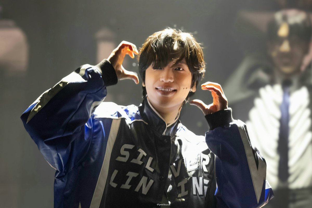 260213 은밀하게 위대하게 커튼콜
리해랑 役 니엘 
해랑즈 파랑자켓 커튼콜 느좋..🫶
(남쪽 말투 어렵구만기래👀)