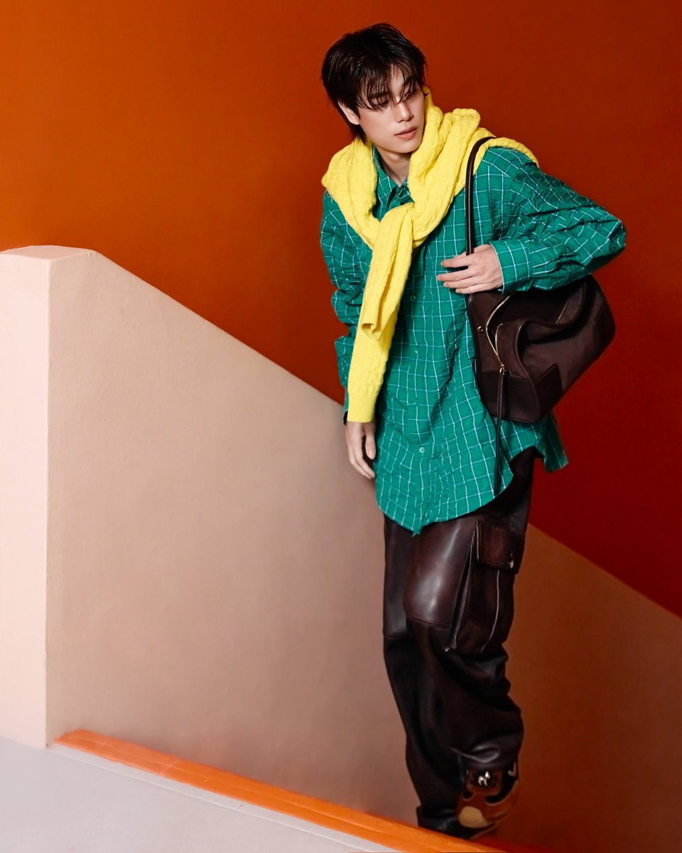 รูปเซ็ตนี้ที่รอคอย หล่อสมมง Friend of  LOEWE สุดๆ ✨

PHUWIN LOEWESS26 SG
❥<a href="/phuwintang/">phuwintang</a>🍯
#phuwintang
#LOEWExPhuwin
#LOEWESS26
#LOEWE <a href="/LoeweOfficial/">LOEWE</a>