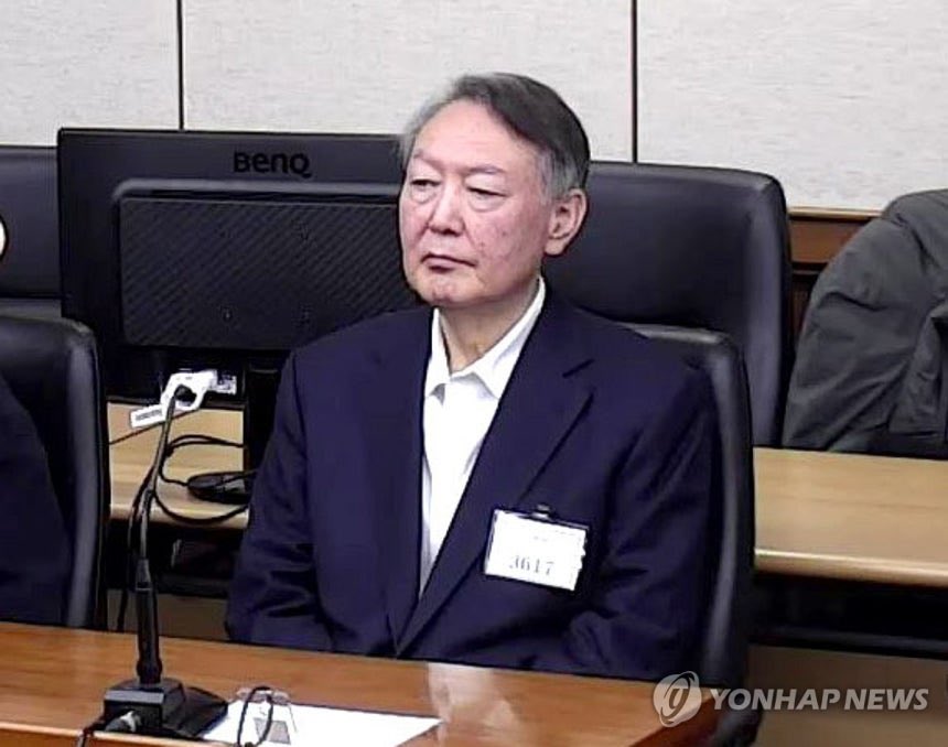 ศาลชั้นต้นมีคำพิพากษา ยุนซอกยอล จำคุกตลอดชีวิต
ในความผิดฐานก่อกบฏ จากการประกาศกฎอัยการศึก

> คณะผู้พิพากษา ระบุว่า การกระทำของ ยุนซอกยอล อดีตประธานาธิบดีเกาหลีใต้ มีความผิดฐานกบฏตามประมวลกฎหมายอาญา ได้แก่ มี “เจตนาทำลายระเบียบรัฐธรรมนูญ”
และมี “การก่อความไม่สงบ (จลาจล)”
>