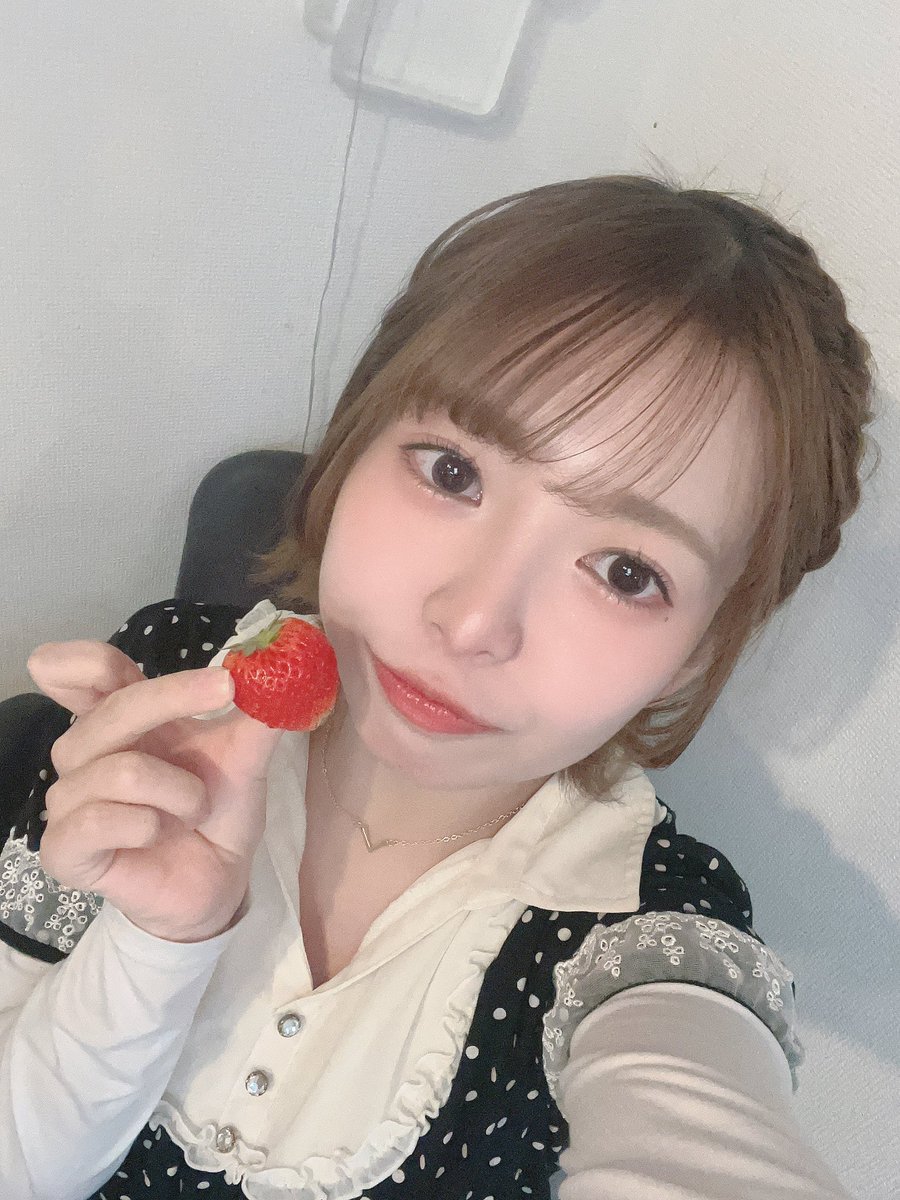 まって！！！おはもも🍑 えむちゃんの公式配信でお邪魔したよ❤︎ えむ