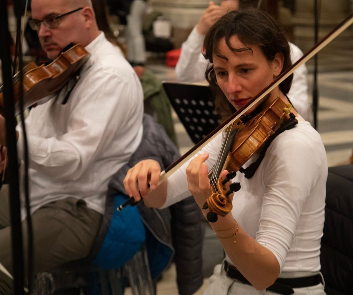 🎻Stimmen aus dem Orchester: Anouk Lapaire  
🇨🇭Als Swiss National Orchestra bringen wir die musikalische Elite der Schweiz in einem gemeinsamen Ensemble zu einmaligen Konzerten auf die Bühne!

#SNO #SwissNationalOrchestra
