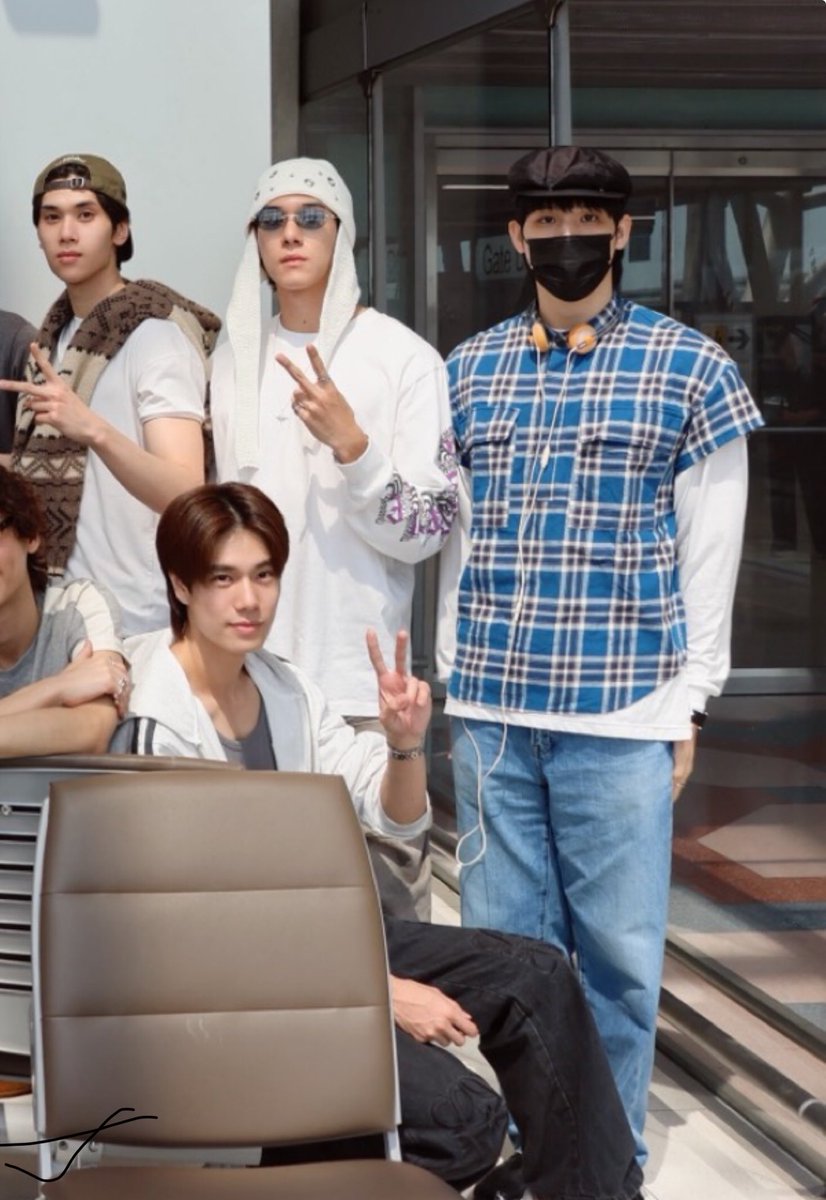 ทำไมยืนงี้5555555555555555555555555555555555555555555555555