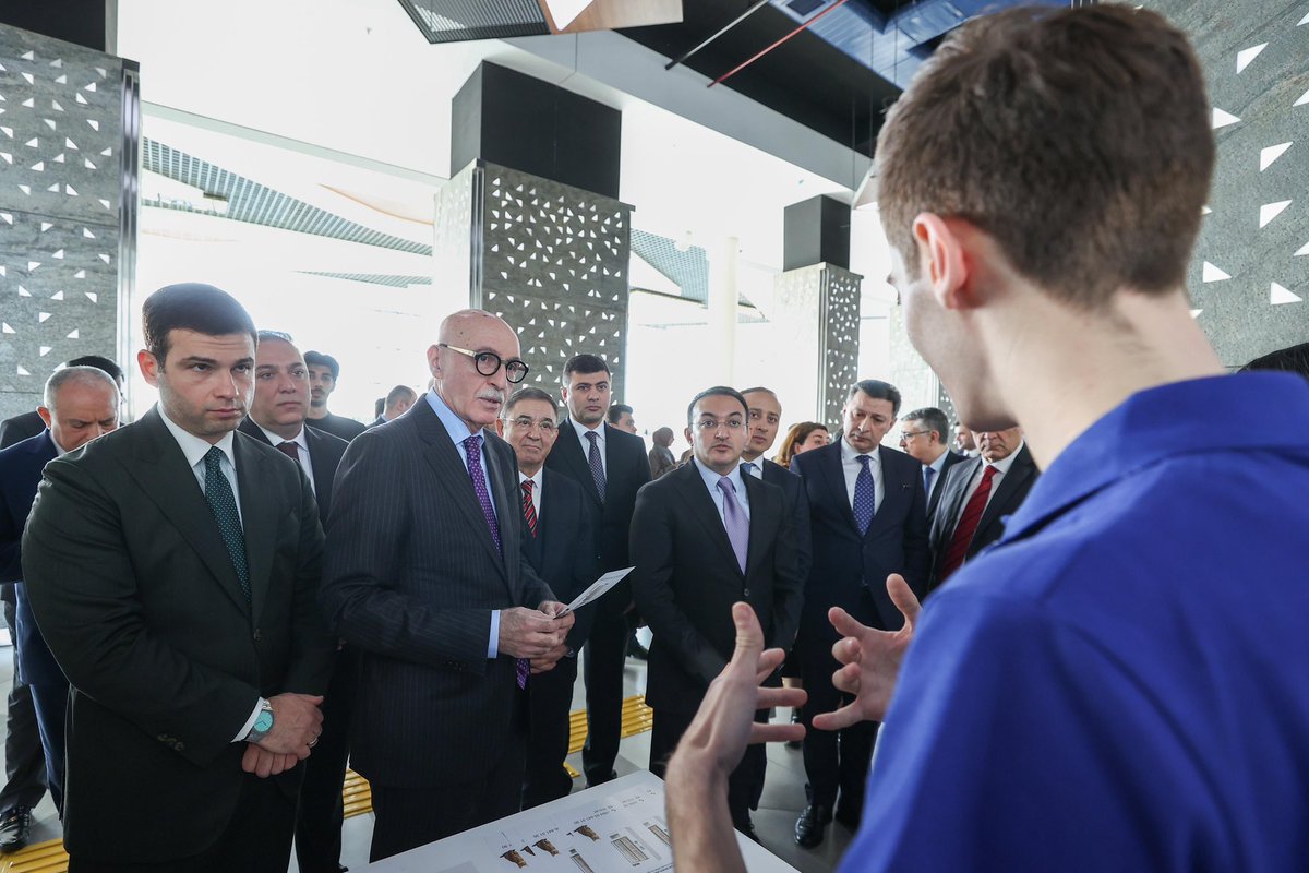 MammadovOrkh's tweet image. 💡İnnovasiyalar biznesin uzunmüddətli uğurunu təmin edən əsas alətlərdəndir. 4-cü 'TUSİ' İnkubasiya Proqramının 'Demo Day' tədbirindəki çıxışımda #KOBİA-nın startaplara dəstəyi və tərəfdaş qurumlarla birgə innovativ ideyaların real biznesə çevrilməsindən danışdım. 🫱🏼‍🫲🏾