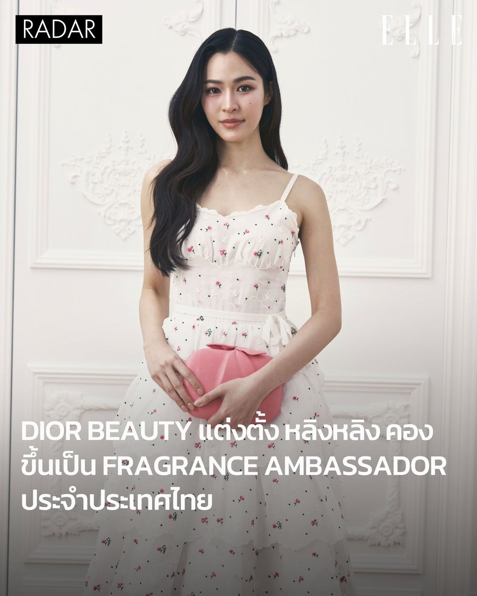 lingling_fans's tweet image. ขอแสดงความยินดีกับพี่หลิงด้วยนะคะ กับอีกหนึ่งตำแหน่งกับการเป็น Fragrance Ambassador ของคอลเล็กชั่นน้ำหอม La Collection Privée, Christian Dior ประจำประเทศไทย ✨🤍

LING FRAGRANCE AMB DIOR
#LinglingBADiorBeauty @Dior 
#LaCollectionPrivee #DiorFragrance 
#Linglingkwong #DiorBeauty