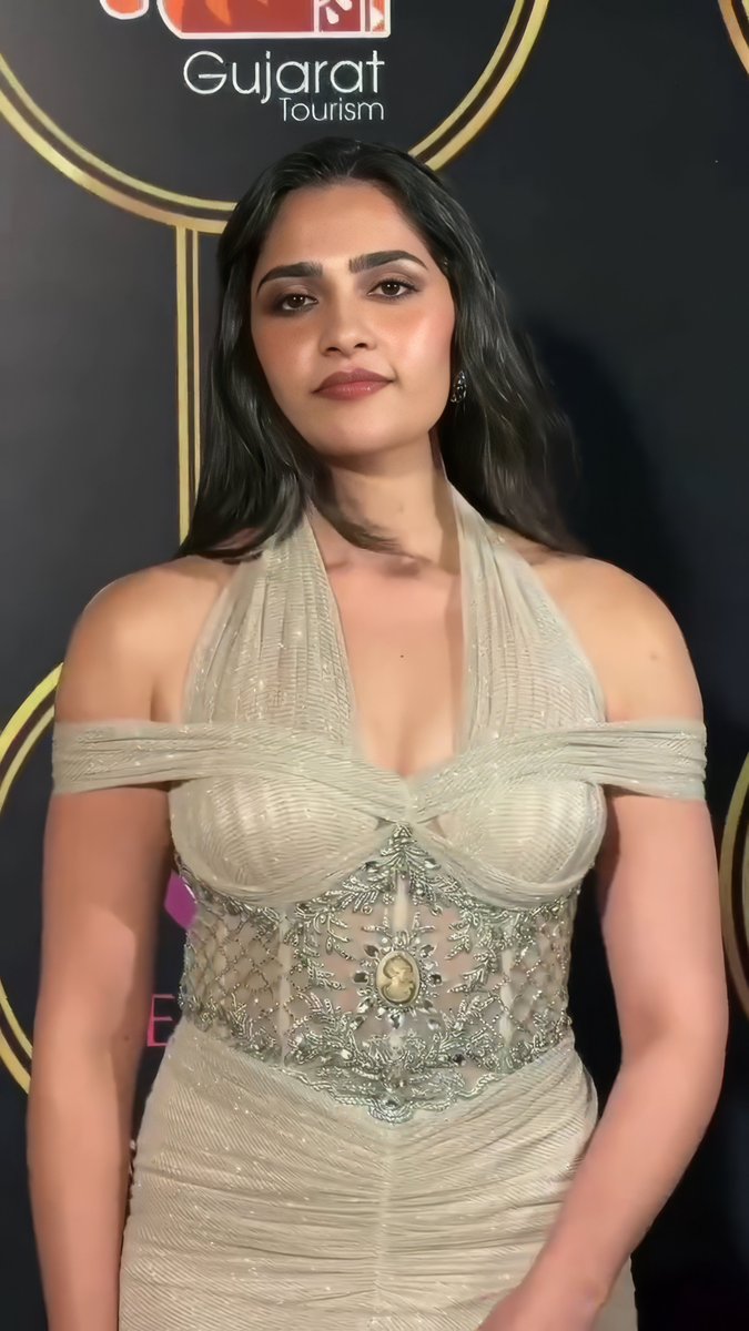 Ohh boy algorithm glitch 😍😍 

Your beauty is a public safety hazard. Someone call the authorities. 💖😎🐎