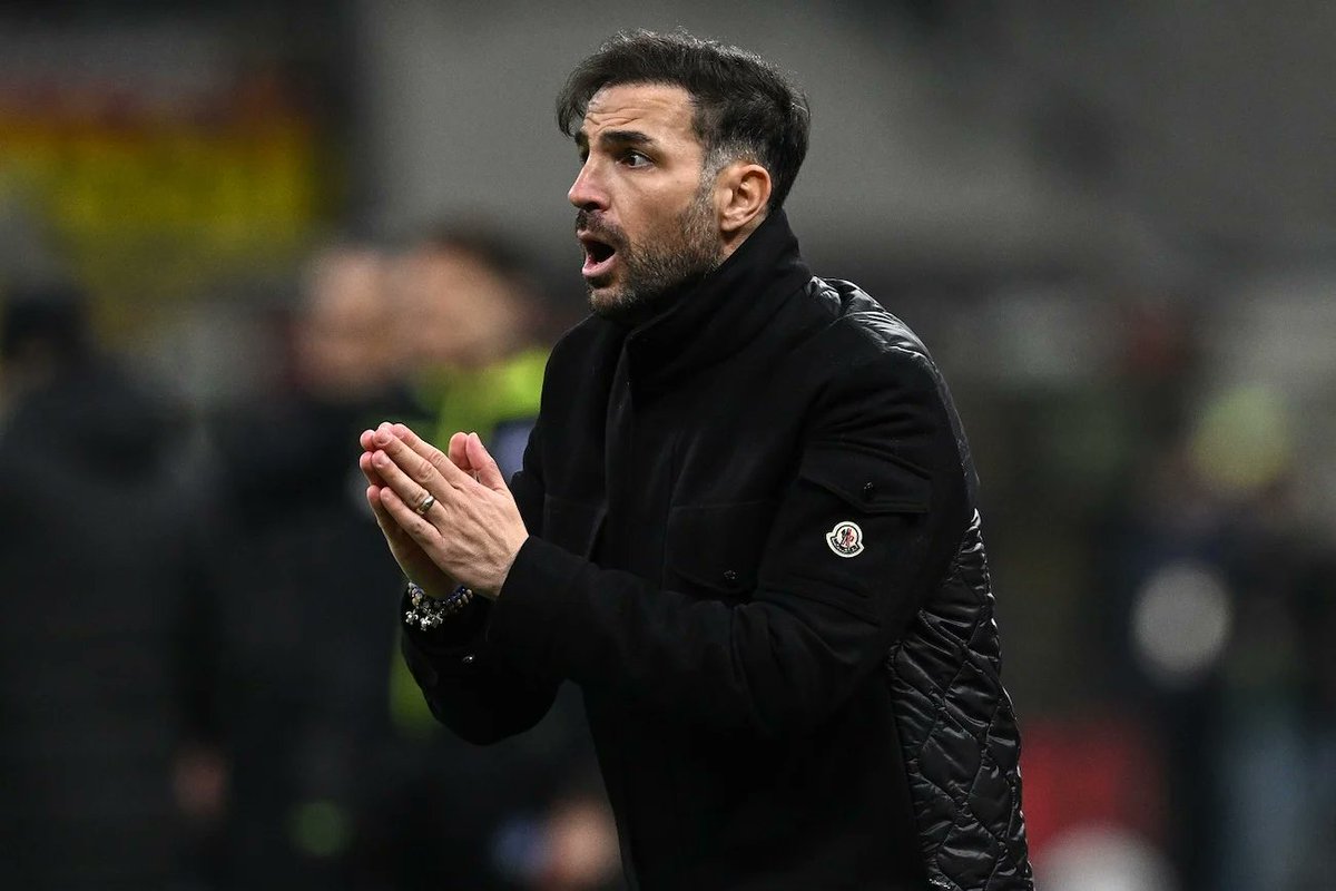 napolista's tweet image. Neanche per Fabregas si può utilizzare la prova tv? Il calcio italiano premia gli scorretti (tanto poi si scusano)

Non si è mai visto un allenatore che ferma volontariamente un calciatore avversario. Fabregas resta impunito, fa pure il simpatico. Tanto sa che nessuno gli farà