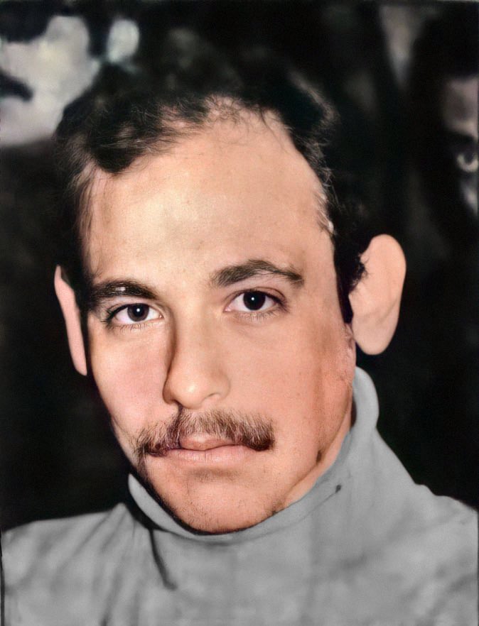 “Hele ulaşa ulaşa,
Ulaş benzer idi güneşe,
Ulaş kardaş can veriyor,
Yüreğim düştü ateşe…”

68 kuşağının ve devrimci hareketin önderlerinden #UlaşBardakçı’yı saygı ve rahmetle anıyorum.