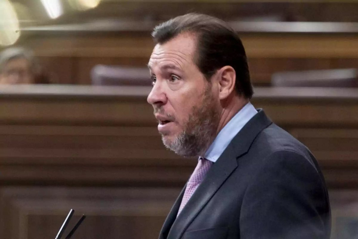 Ya ha pasado un mes desde el accidente de trenes de Adamuz, las víctimas siguen sin recibir un perdón del Gobierno socialista; y Oscar Puente sigue atornillado al ministerio.

No quiten el foco de esta negligencia. Que paguen con penas de cárcel.