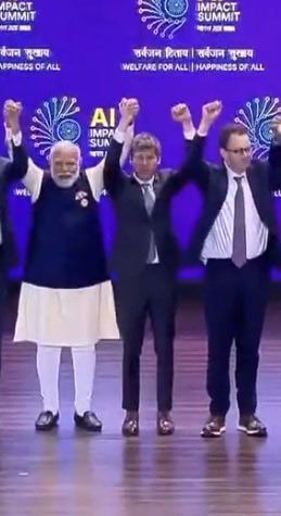 CheTanTanTan's tweet photo. Lowkey the most honest moment of the summit was them not holding hands.

No fake unity. No performative smiles.

Just two guys who know they’re building against each other.
#AISummit #SamAltman #darioamodei https://t.co/YW7taUkh32