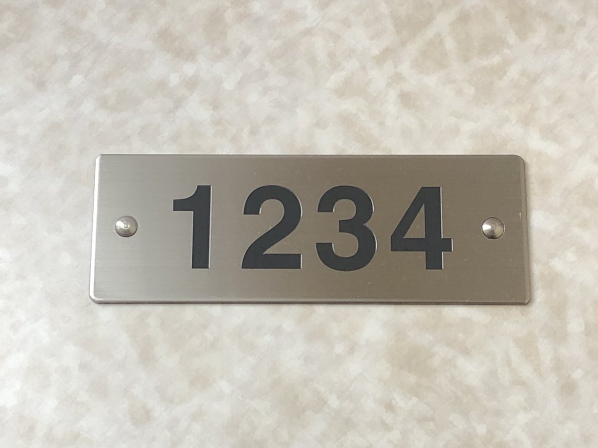 今日は早朝から勤務でした 今は帰りの電車に乗車中です🚃 写真は早朝に