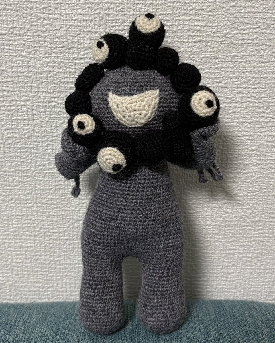 ずっと途中で放置してたミャクミャク様ブラック完成しました
