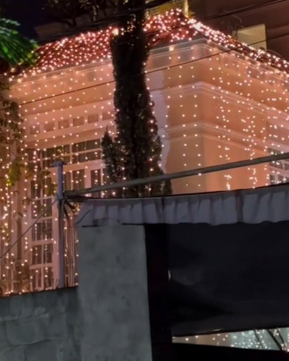 #VijayDeverakonda’s Hyderabad residence glows with lights ahead of his wedding to #RashmikaMandanna.

#Trending #Celebs