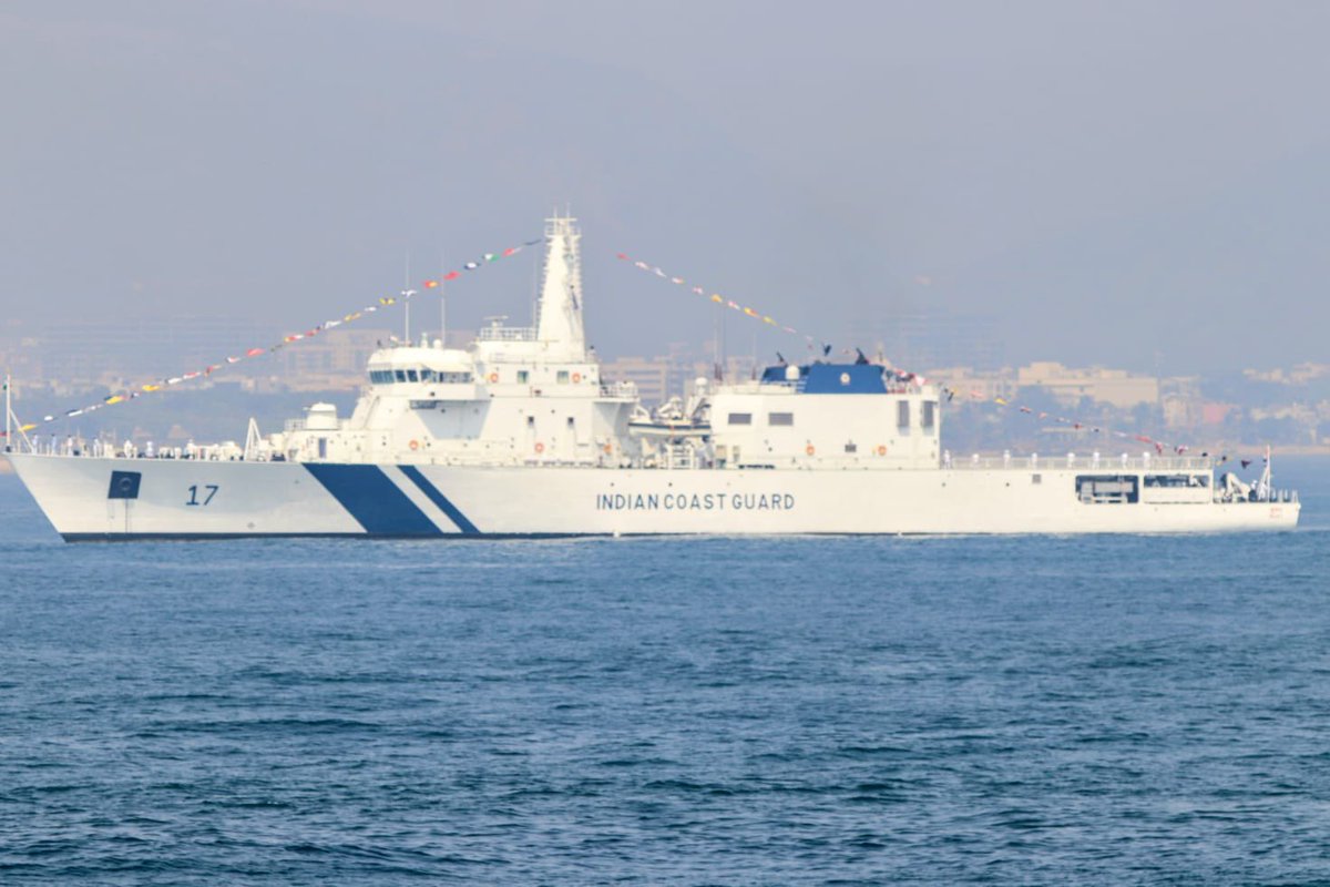 IndiaCoastGuard's tweet image. The International Fleet Review #IFR2026, held at #Visakhapatnam, was graced by the presence of Smt. Droupadi Murmu, the Hon'ble President of India, and brought together maritime forces from around the world. @IndiaCoastGuard was represented by four frontline ships - Samudra