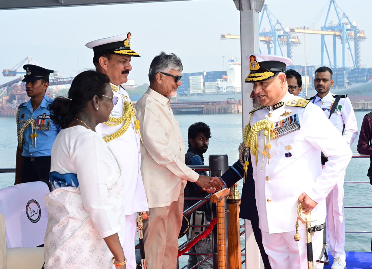 IndiaCoastGuard's tweet image. The International Fleet Review #IFR2026, held at #Visakhapatnam, was graced by the presence of Smt. Droupadi Murmu, the Hon'ble President of India, and brought together maritime forces from around the world. @IndiaCoastGuard was represented by four frontline ships - Samudra