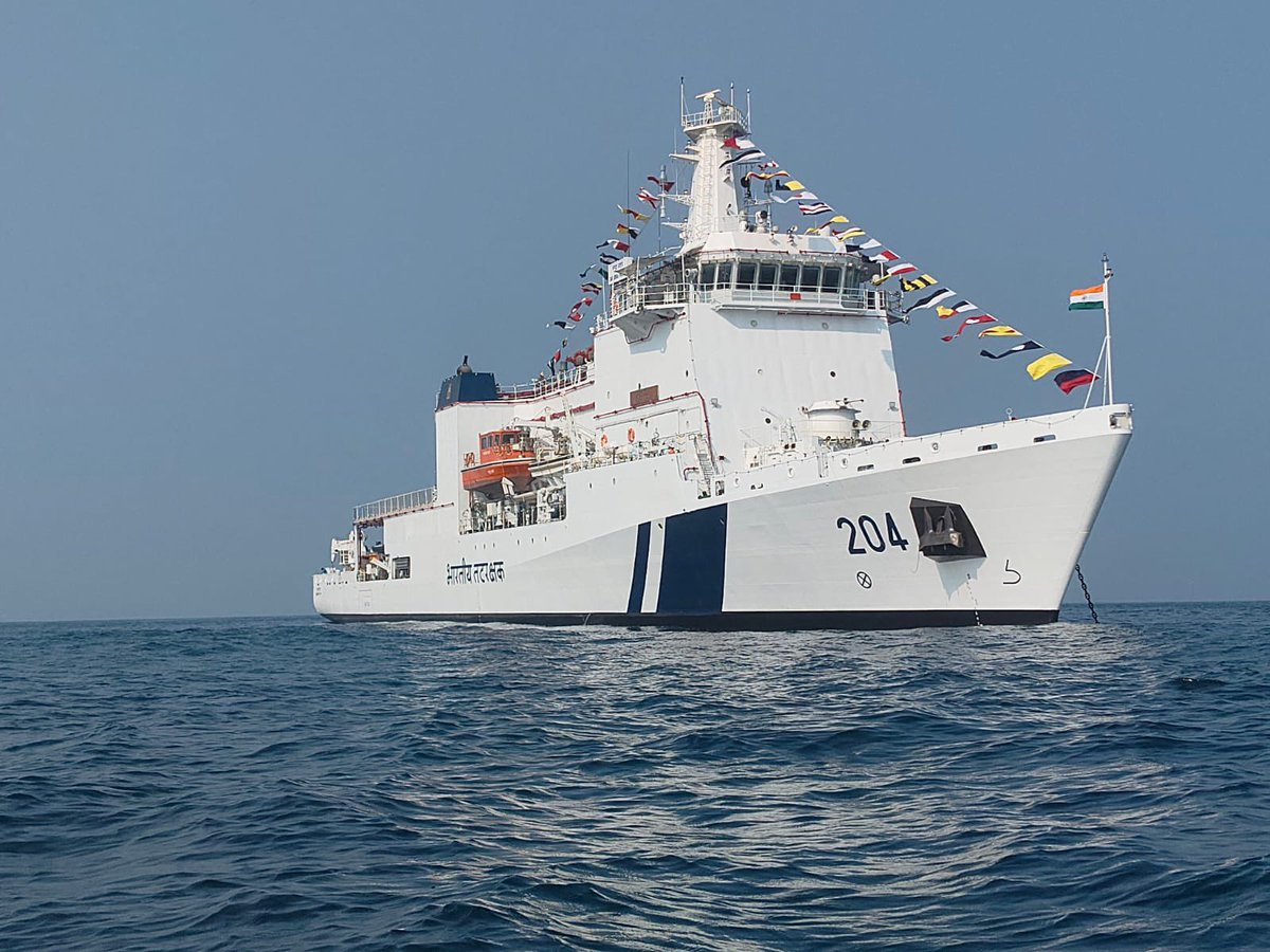 IndiaCoastGuard's tweet image. The International Fleet Review #IFR2026, held at #Visakhapatnam, was graced by the presence of Smt. Droupadi Murmu, the Hon'ble President of India, and brought together maritime forces from around the world. @IndiaCoastGuard was represented by four frontline ships - Samudra
