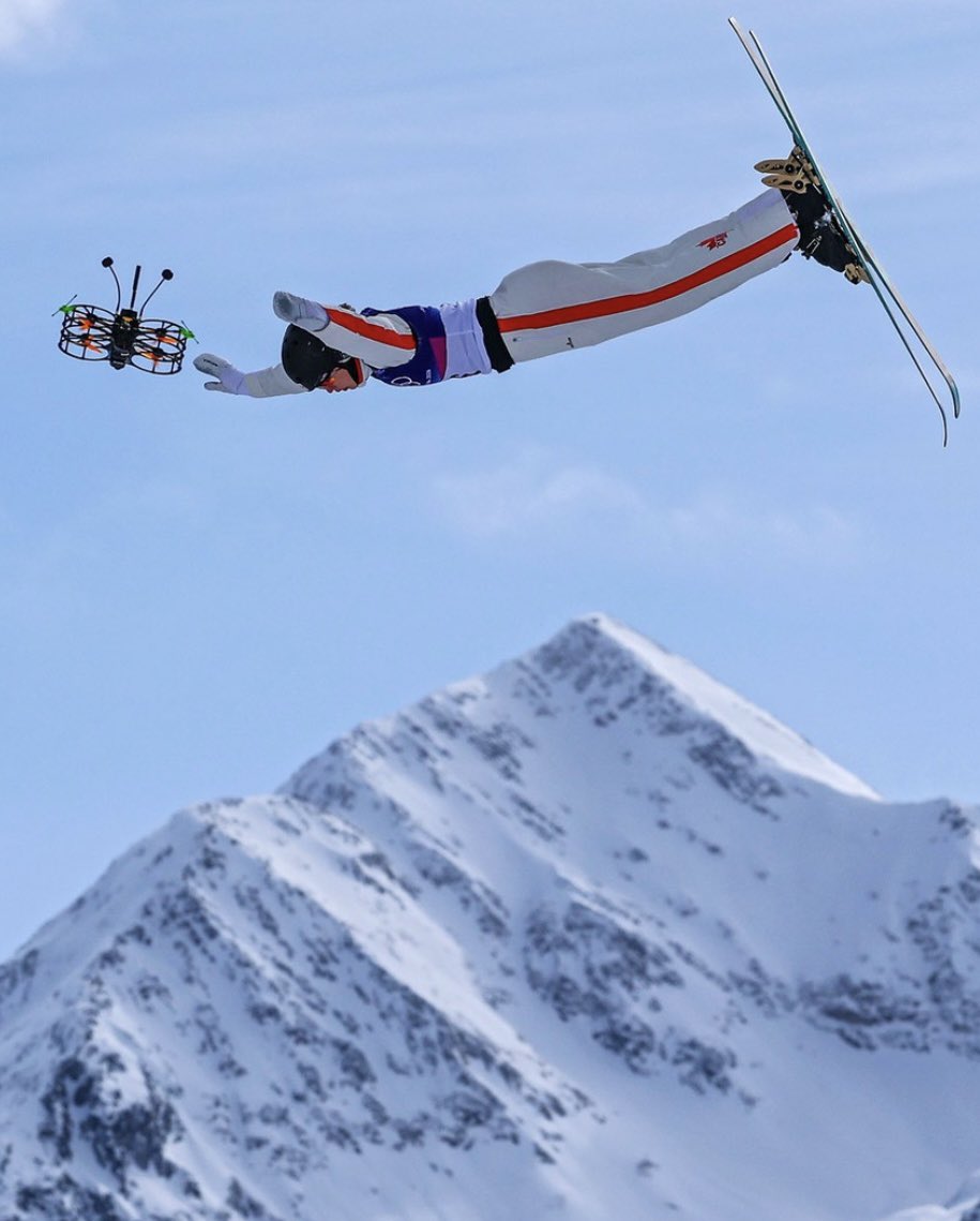 Hans V⭕️S tweet media