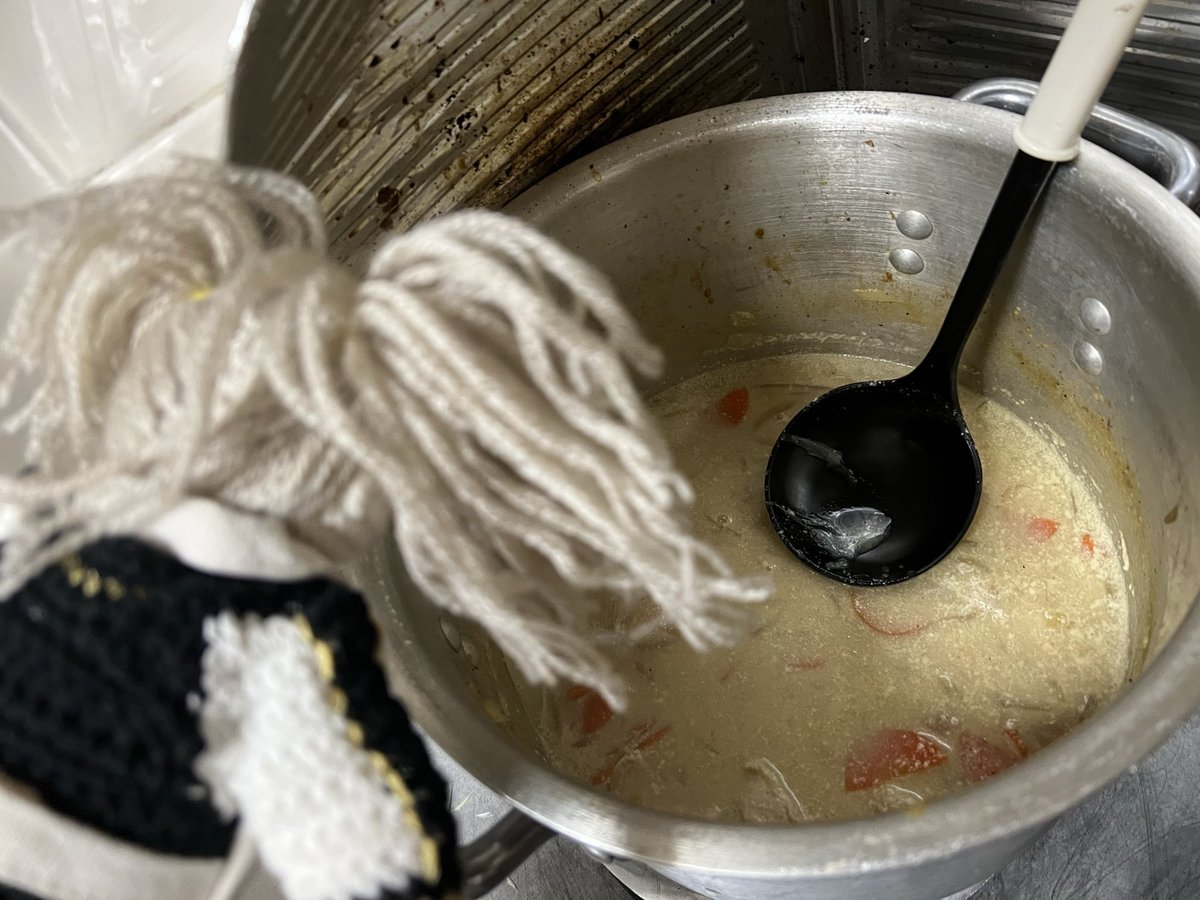 メンちゃん、シュクメルリ風シトゥーだよ

今更だけど箸だとすこぶる食べづらいよ

#Twitter家庭料理部
#日本自炊協会 
#お腹ぺコリン部 
#おうちごはん 
#料理好きな人と繋がりたい
#料理記録