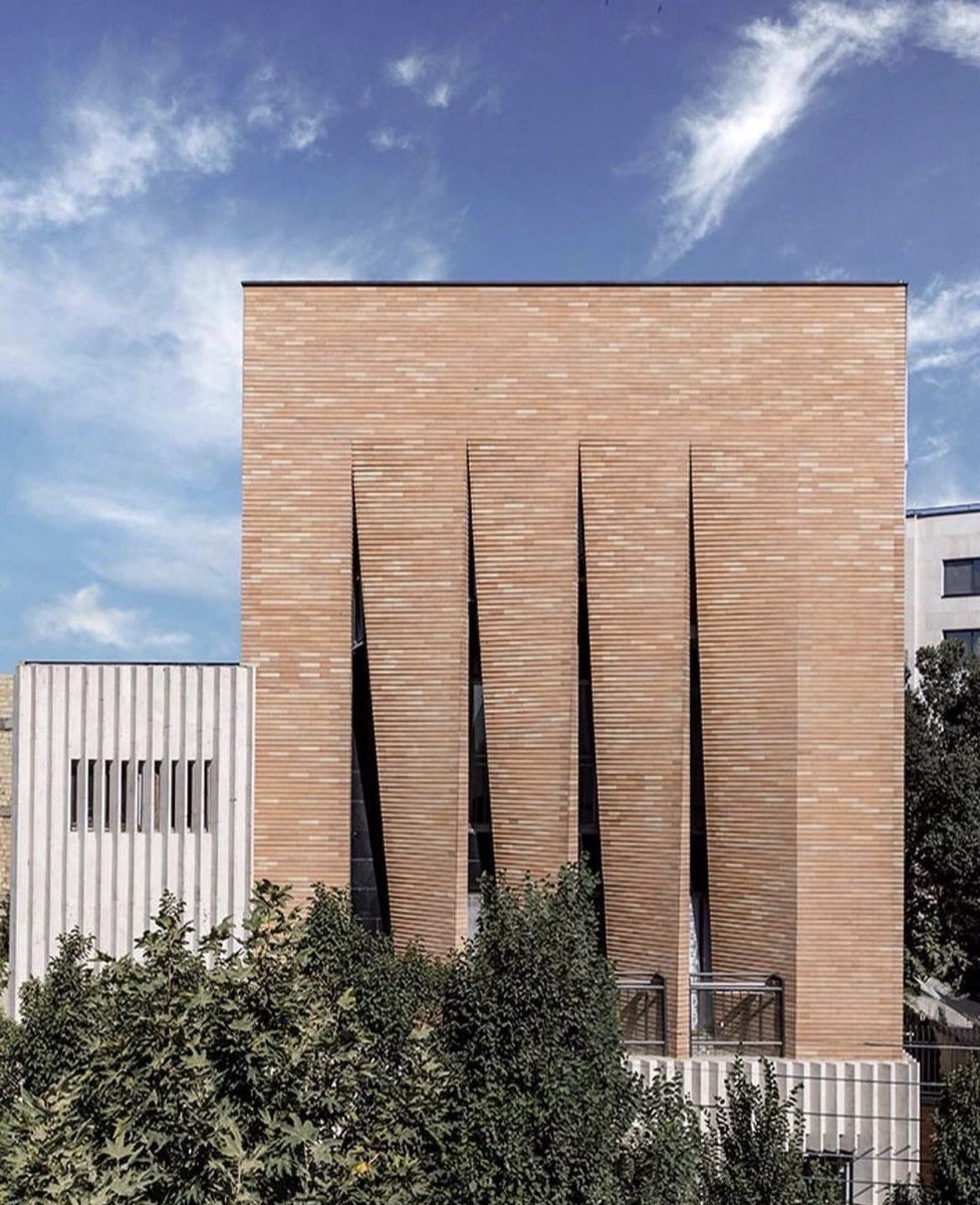 SustainableTall's tweet photo. Using brick as curtains

Moshtagh Office Building, in Isfahan by Omid Shafiee https://t.co/4ZeLyLGmBB
