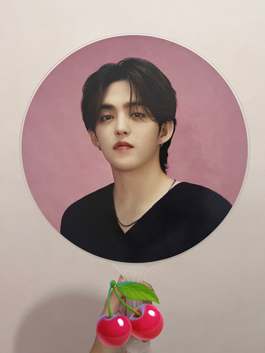 cheolsdevotion's tweet image. another one, thank you😝😍🌹🥰💗❤️😁