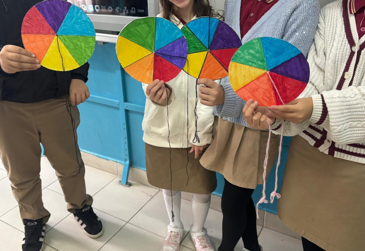 6.sınıf öğrencilerimiz Fen Bilimleri dersinde “Newton renk çarkı”yaptılar.

<a href="/tcmeb/">Millî Eğitim Bakanlığı</a> <a href="/sakaryamem/">Sakarya İl Millî Eğitim Müdürlüğü</a> <a href="/coskunbakirtas/">Coşkun BAKIRTAŞ</a> <a href="/ferizlimem/">Ferizli İlçe Millî Eğitim Müdürlüğü</a> <a href="/cetin_turhan71/">Cetin Turhan</a> <a href="/selmankozan/">selman kozan</a>