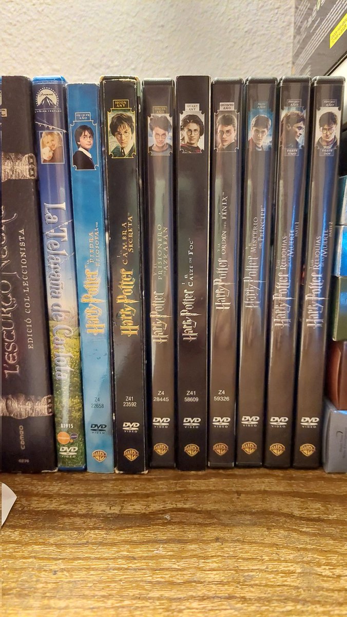 Bon dia, <a href="/DoblatgeCatala/">Doblatge en català</a> ! Tinc aquests DVDs que inclouen la versió catalana, per donar. M'ajudeu amb un RT per veure si algú hi està interessat? El lloc de recollida és Terrassa. Moltes gràcies!