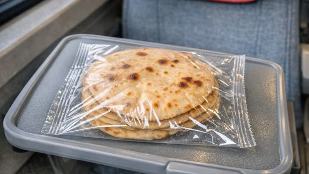 NDTVFood's tweet image. Vande Bharat Passenger Raises Concern Over Rotis Heated In Plastic Packets. Is It Safe Or Harmful?
food.ndtv.com/news/vande-bha…
#vandebharat #roti #plastic