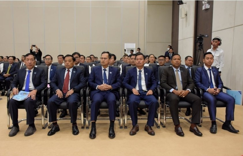 Socheara's tweet photo. ១៩ ខែកុម្ភៈ ឆ្នាំ២០២៦ នៅទីស្តីការ គ.ជ.ប ចូលក្នុងពិធីប្រគល់ ទទួលផ្លូវការជំនួយសម្ភារ បរិក្ខារបច្ចេកទេសប្រព័ន្ធម៉ាស៊ីនមេពីប្រទេសជប៉ុន។ https://t.co/3yai5TD9lD
