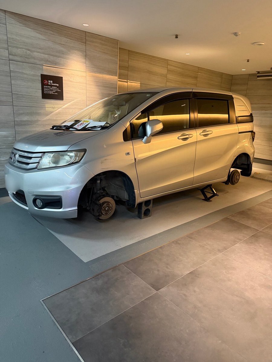 cell_sith's tweet image. 晴海フラッグ、迷惑駐車(予約制駐車場の不正使用・住民用駐車場への不法侵入)が横行しています。

対処方針に基づいて、措置が執行されます。

駐車場無断使用料+予約者賠償(タクシー代・近隣コインパーキング使用料)+レッカー代+管理スタッフ緊急対応料。