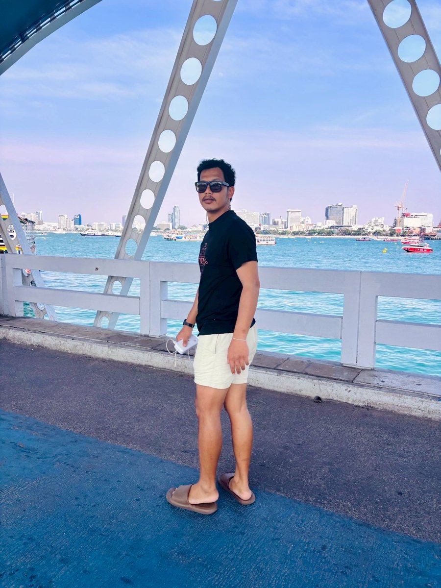 GanaDevilsatu's tweet photo. เอ็นดูเขา ดูเอ็นเราไหม 😀😀 #สุรินทร์ #สังขะ #บัวเชด #สุรินทร์ในเมือง https://t.co/5rkIKCm714