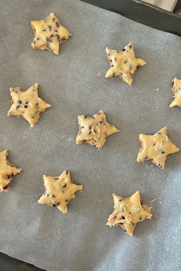 heart_jpg's tweet image. star shaped chocolate chip cookies