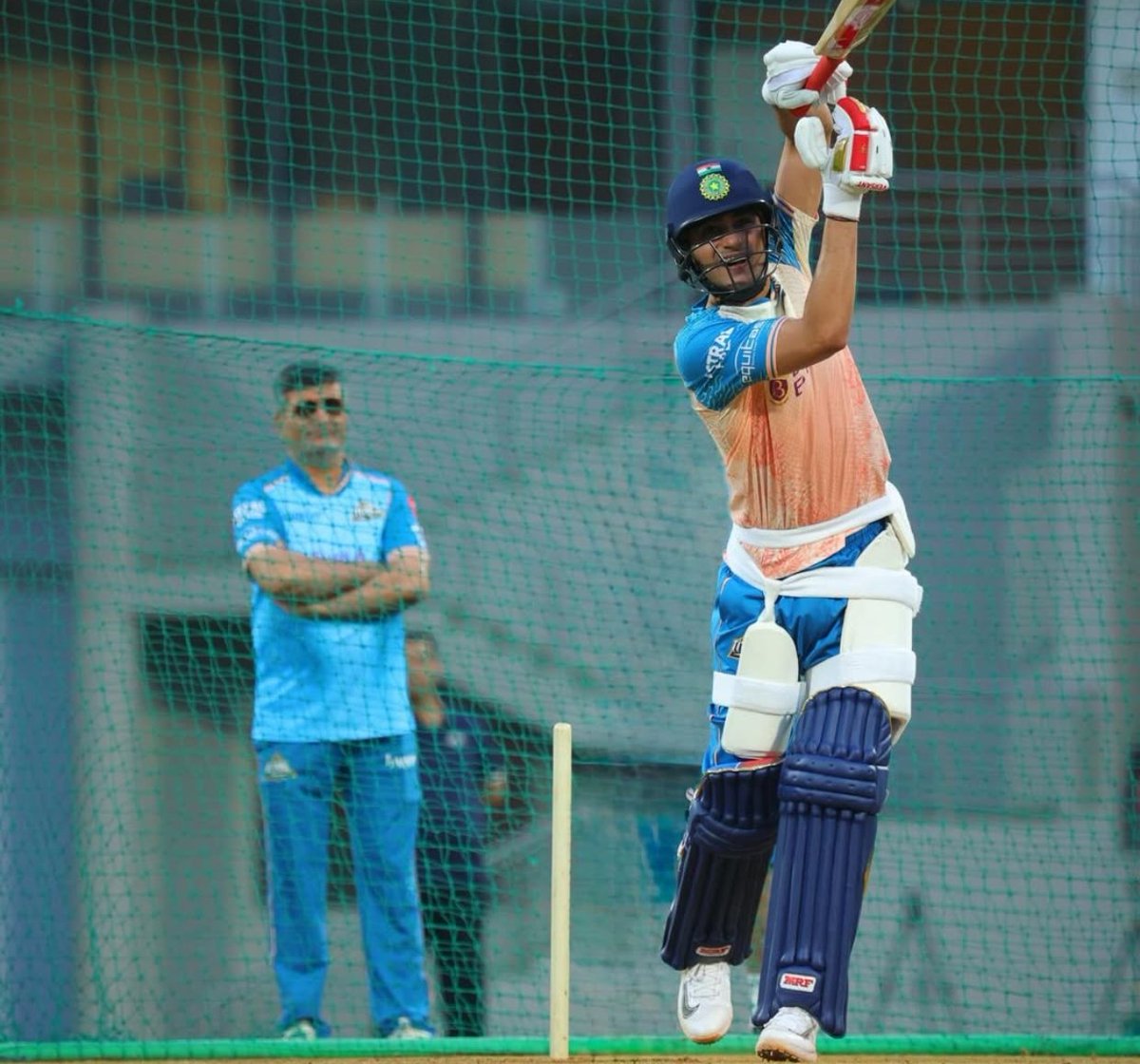 In this image, Shubman Gill's father can be seen.Even today, he must be feeling the pain somewhere in his heart that Shubman Gill was not selected for the T20 World Cup. Despite consistently performing well, he was dropped from the 2025 T20 World Cup squad just because of a few