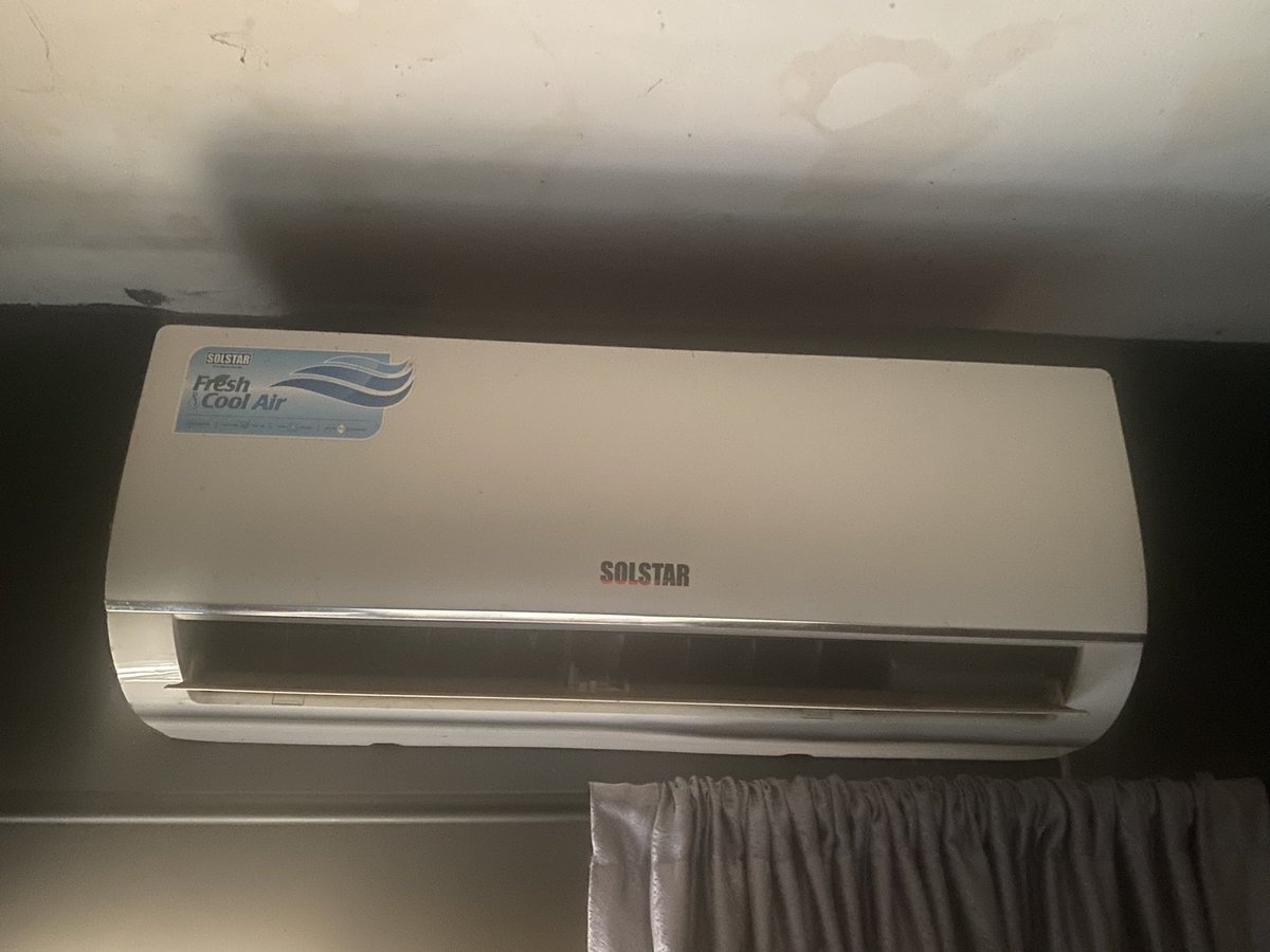 FindingKan's tweet image. DISTRESS SALE!!!!  ✨

A friend needs quick fund to execute a contract real quick so he wants to let go of this Air Condition Unit

Brand Name: SOLSTAR 
Split Unit 
1.5HP 
Non-Inverter. 
Perfect condition ( Duly Serviced) Just top the gas and go and wear your winter jacket😂❤️