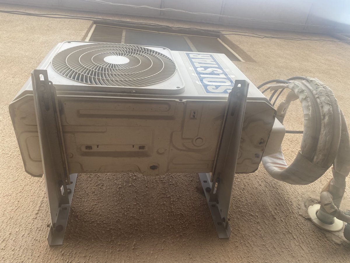 FindingKan's tweet image. DISTRESS SALE!!!!  ✨

A friend needs quick fund to execute a contract real quick so he wants to let go of this Air Condition Unit

Brand Name: SOLSTAR 
Split Unit 
1.5HP 
Non-Inverter. 
Perfect condition ( Duly Serviced) Just top the gas and go and wear your winter jacket😂❤️