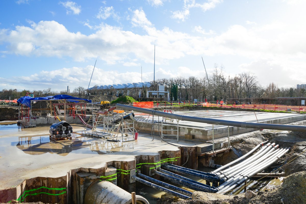 VilledeReims's tweet image. Une nouvelle étape pour la #passerelle ! Après des semaines consacrées aux fondations, les 1res étapes de la rampe sont en cours. Après l’installation des poteaux permettant de soutenir la rampe d’accès, c’est cet ouvrage qui sera bientôt #livré, mi-mars pour être posé aussitôt.