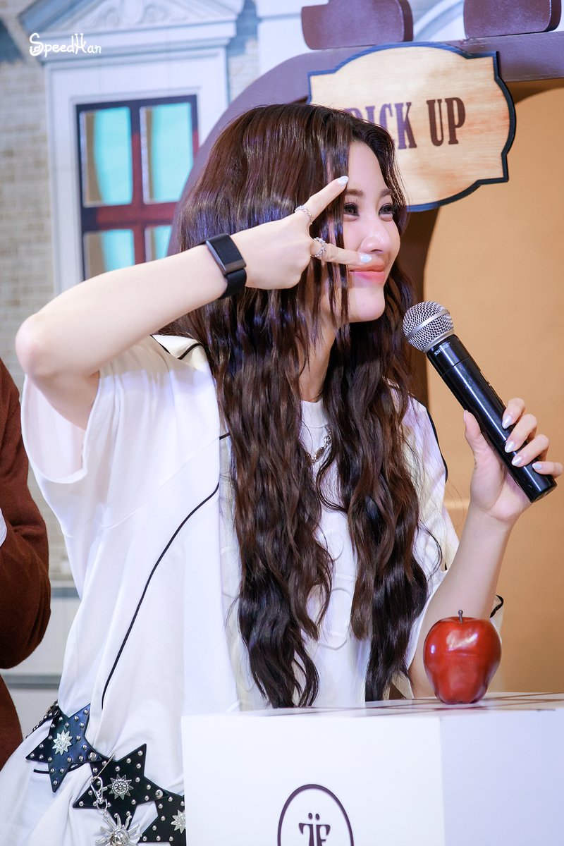 จังหวะหันมายิ้มอ่อน ใจอุนแม่ละลายลงไปกองกับพื้นทันทีค่ะ~ 😳🫠🤍

#TROFIHVLXGINNYJAYNA 
#GinnyNatnicha