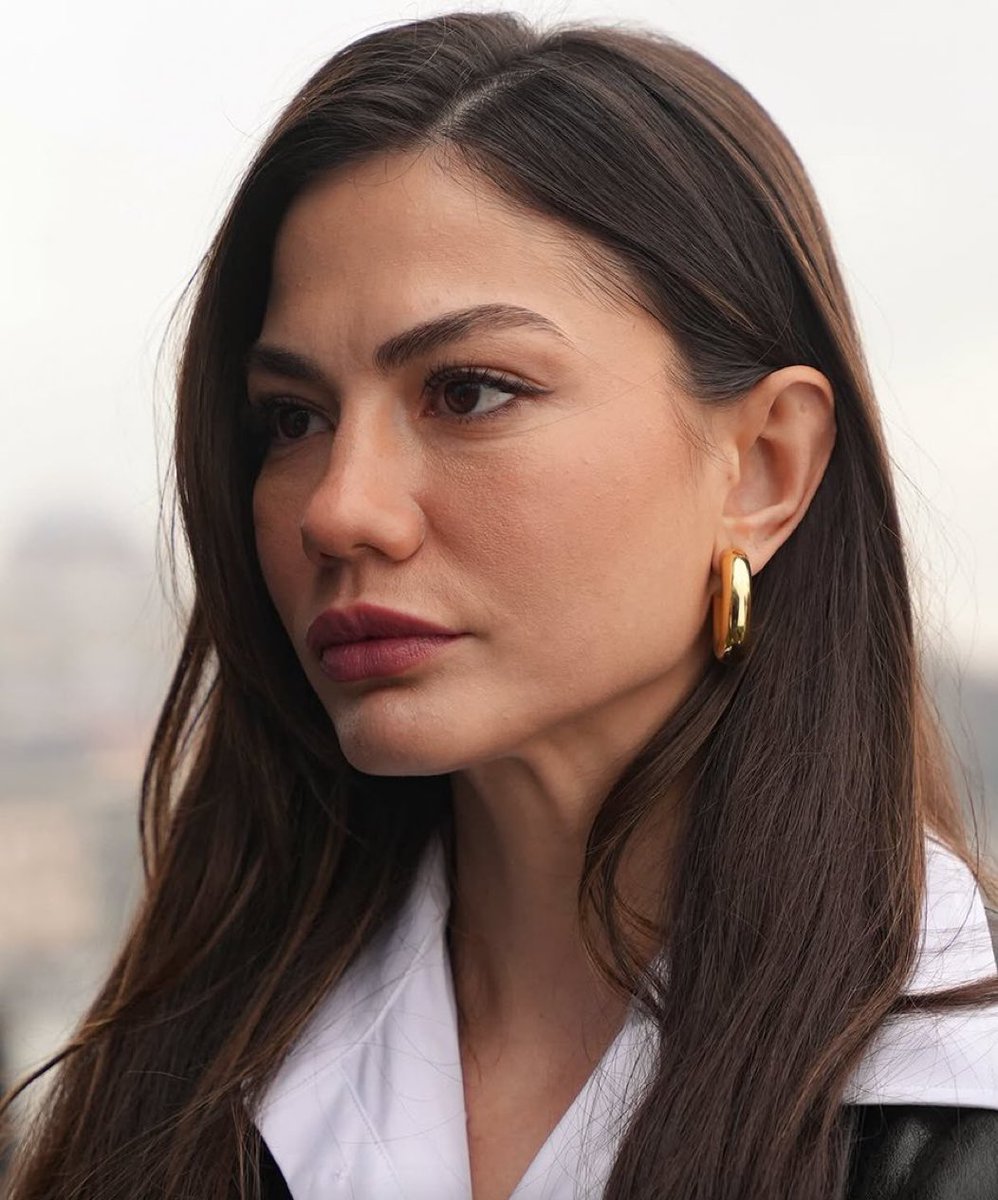 The stunning beauty of #DemetÖzdemir as #NisanAykol 🤎