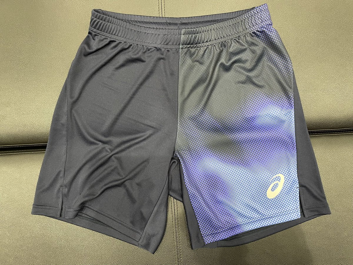 g2_shinjuku's tweet photo. 【#商品ご紹介】
🇯🇵日本代表着用モデル🇯🇵
#アシックス トップラインショーツ ¥6,160
サイズ:M,L,XL,2XL,3XL,4XL
カラー:ブラック、ネイビー
全日本着用のバレーパンツ
シャツ同様のグラフィック🎶
セットアップのパンツと合わせて着るとカッコいい✨
#asics
#asicsvolleyball https://t.co/xsmbiDsl1A