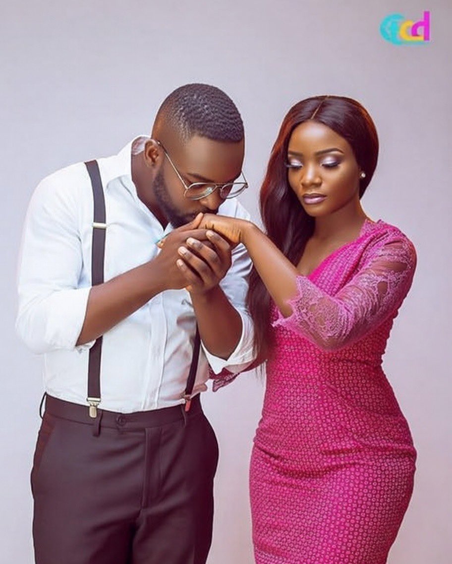 AHMGABRIEL1's tweet image. So na second hand t0t0 she even give my guy @adekunleGOLD 😭😭😭