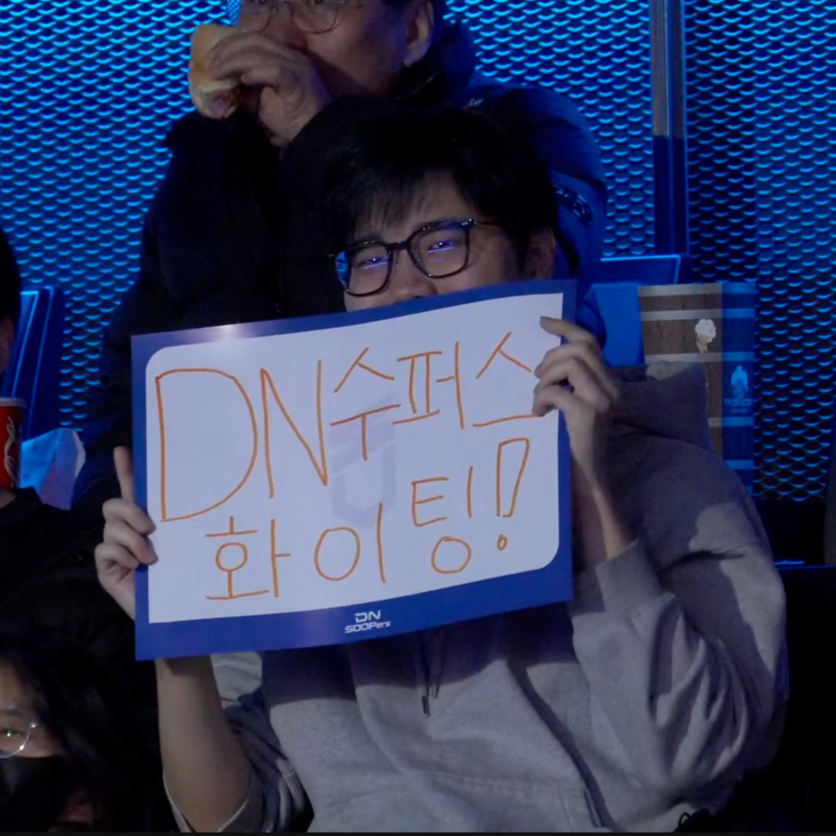 Welcome to the audience seats of CHZZK LoL PARK, Calix &amp; BuLLDoG! #LCK
