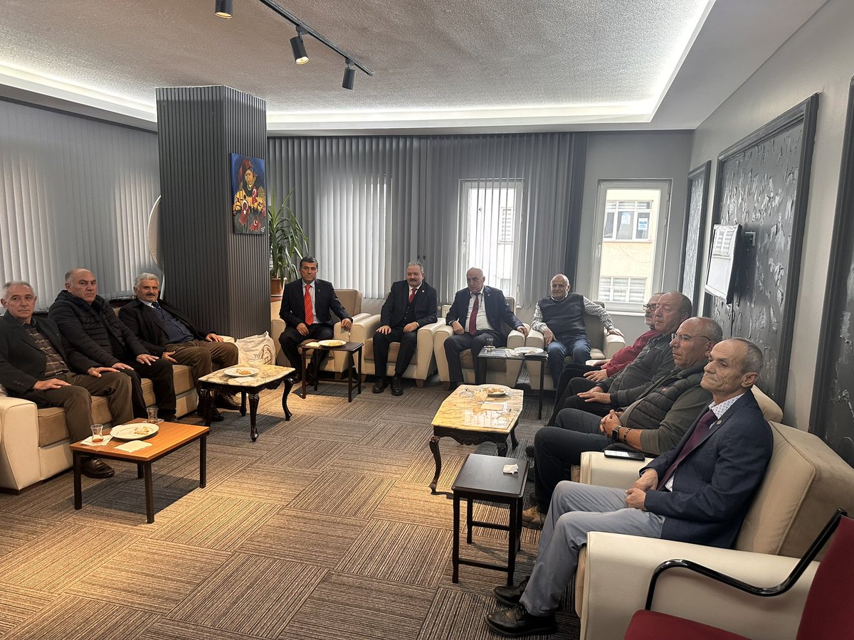 Bizim yeminimiz, 
Toprağa değil;
Millete, bayrağa, 
Devlete
Ezana ve şehit kanlarıyla yoğrulmuş 
Vatana!
Ömrümüz boyunca nöbetteyiz

#UzmanÇavuş
🇹🇷<a href="/TEMUD_2024/">Türkiye Emekli Uzman Erbaşlar Derneği (TEMUD)</a>🇹🇷
<a href="/alitilkici38/">Ali Tilkici 🇹🇷</a>
<a href="/yasinyalcin1969/">🇹🇷Temud Kayseri şb🇹🇷</a>