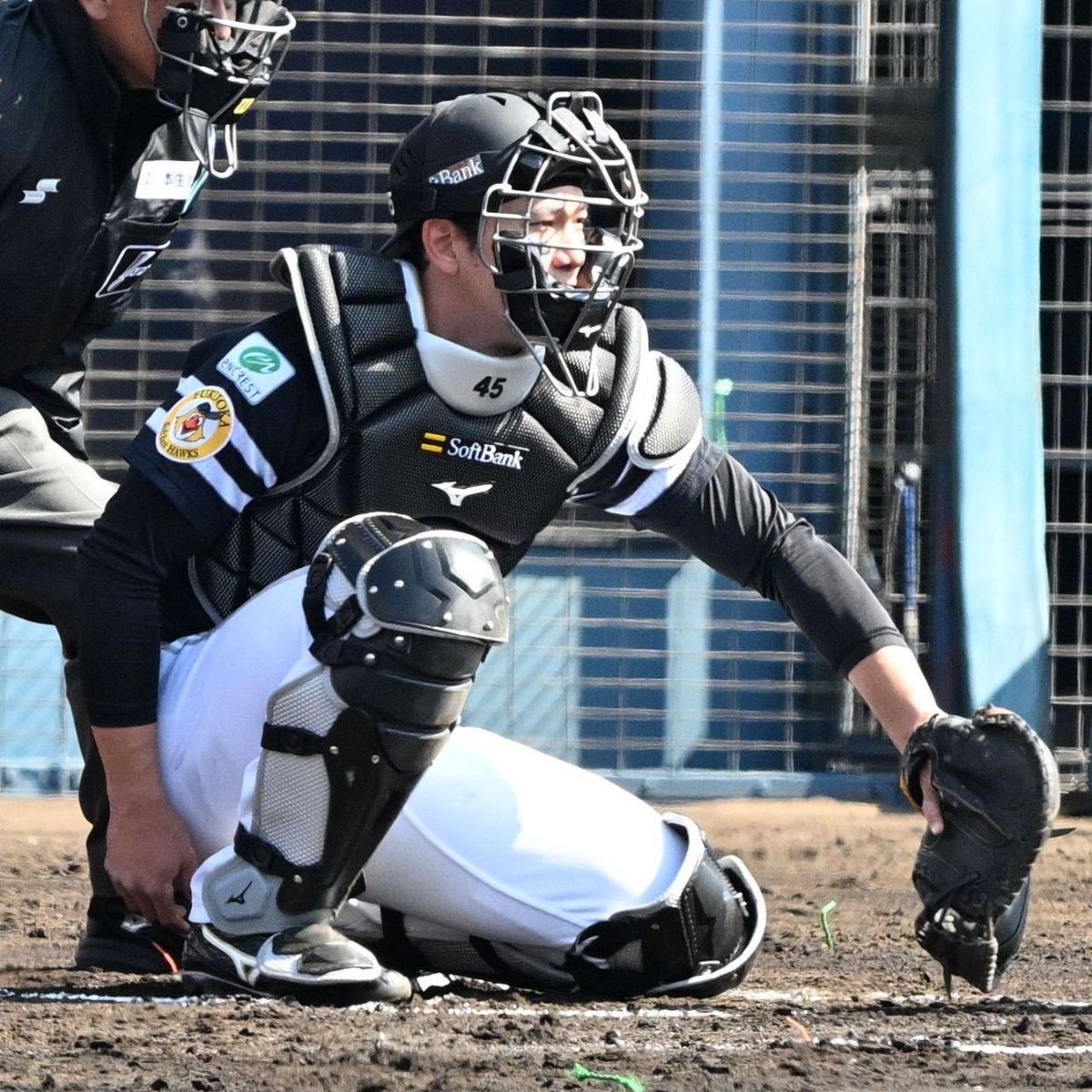 晴に迷惑かけたっすね」 捕手再挑戦の栗原陵矢選手、実戦初マスクで