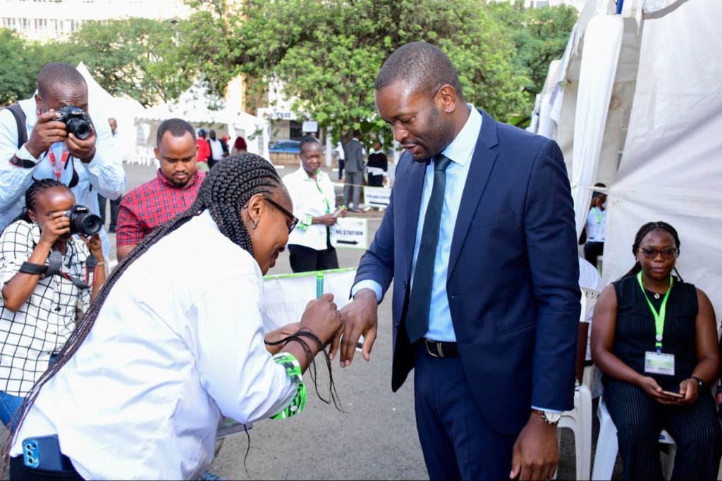 Elections matter. The LSK has been one of the most consequential organizations in the fight against impunity and abuse of power in the last two years. I have voted for a new team this morning hoping and praying that they will continue the good work <a href="/FaithOdhiambo8/">Faith Odhiambo</a> and Co have