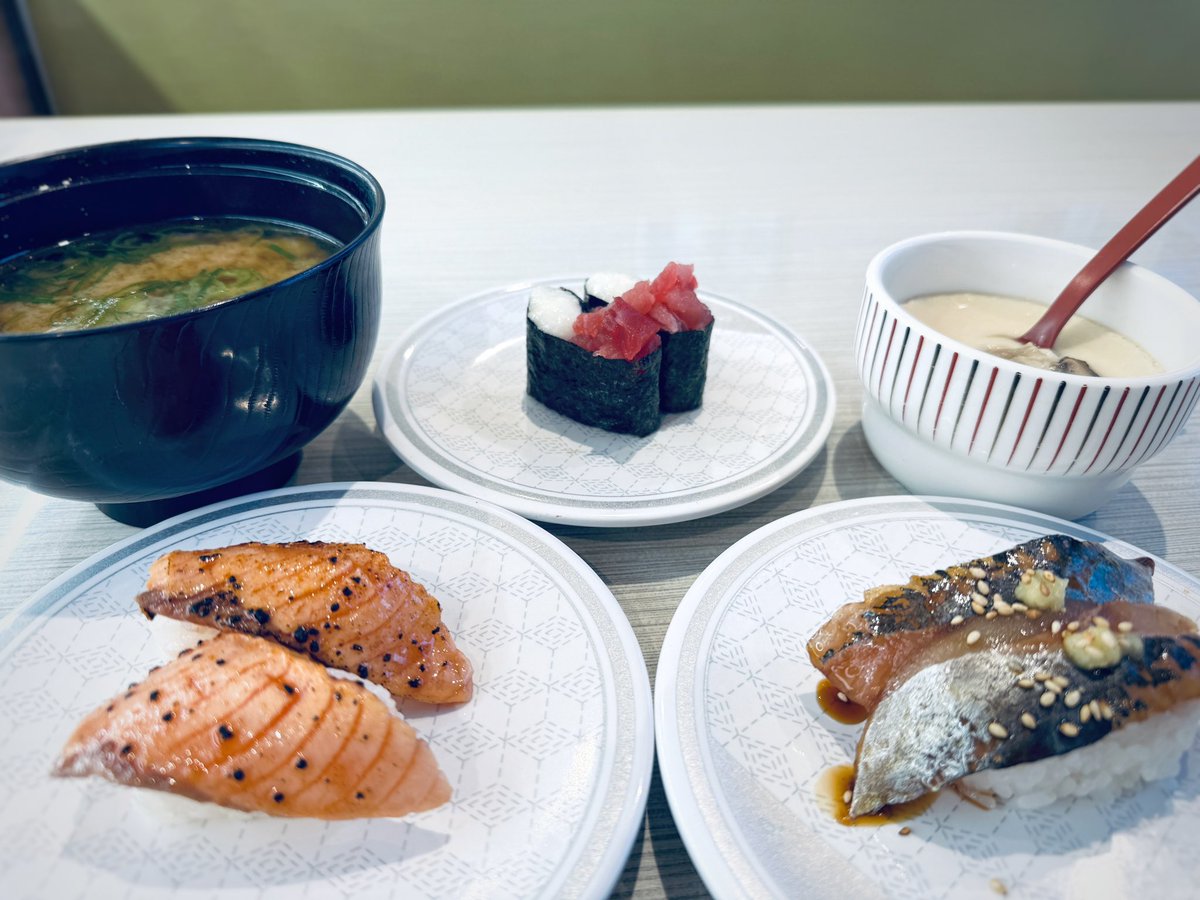 Runrunrinr's tweet image. ラッキーフードのお寿司〜🍣